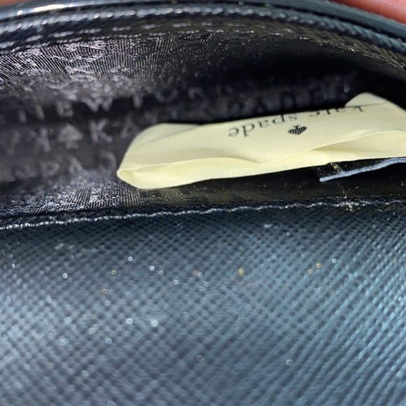 EUC Black Kate Spade Laurel Way Large Holly card case - Picture 4 of 4